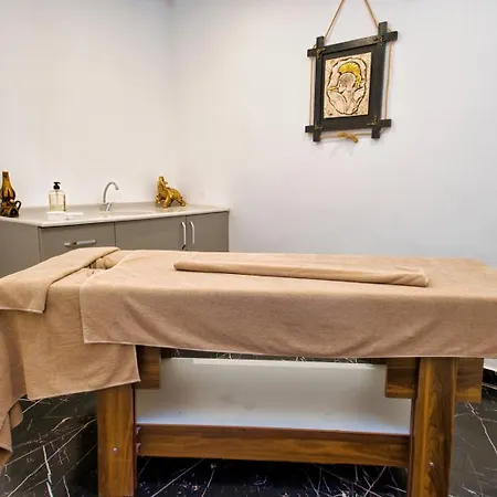 Laristone Suite Spa Hotel
