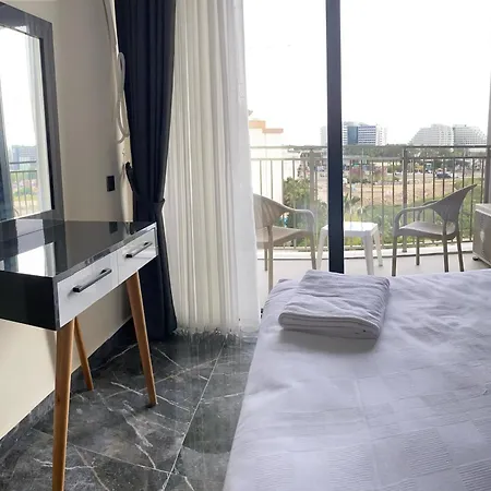 Aparthotel Laristone Suite Spa Hotel