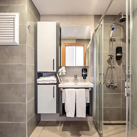Aparthotel Laristone 4*