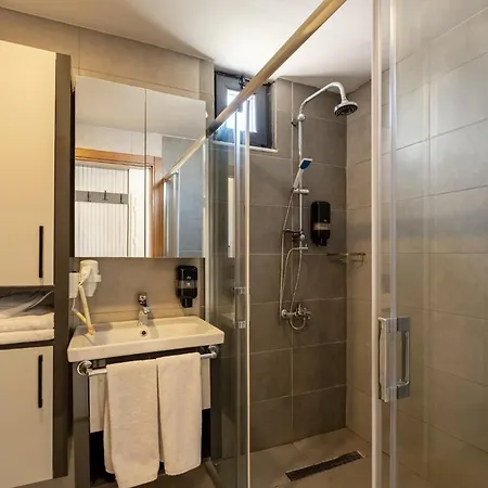 شقة فندقية Laristone 4*