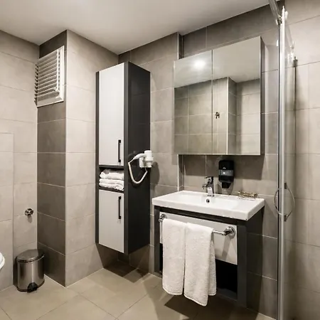 Laristone Aparthotel 4*