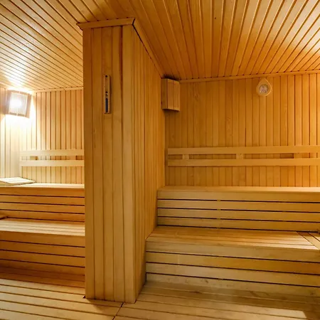 Laristone Aparthotel 4*