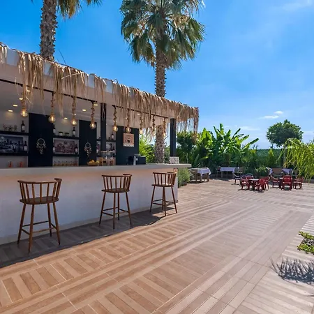 شقة فندقية Laristone 4*