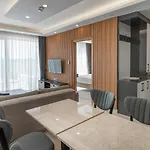 Laristone شقة فندقية 4*